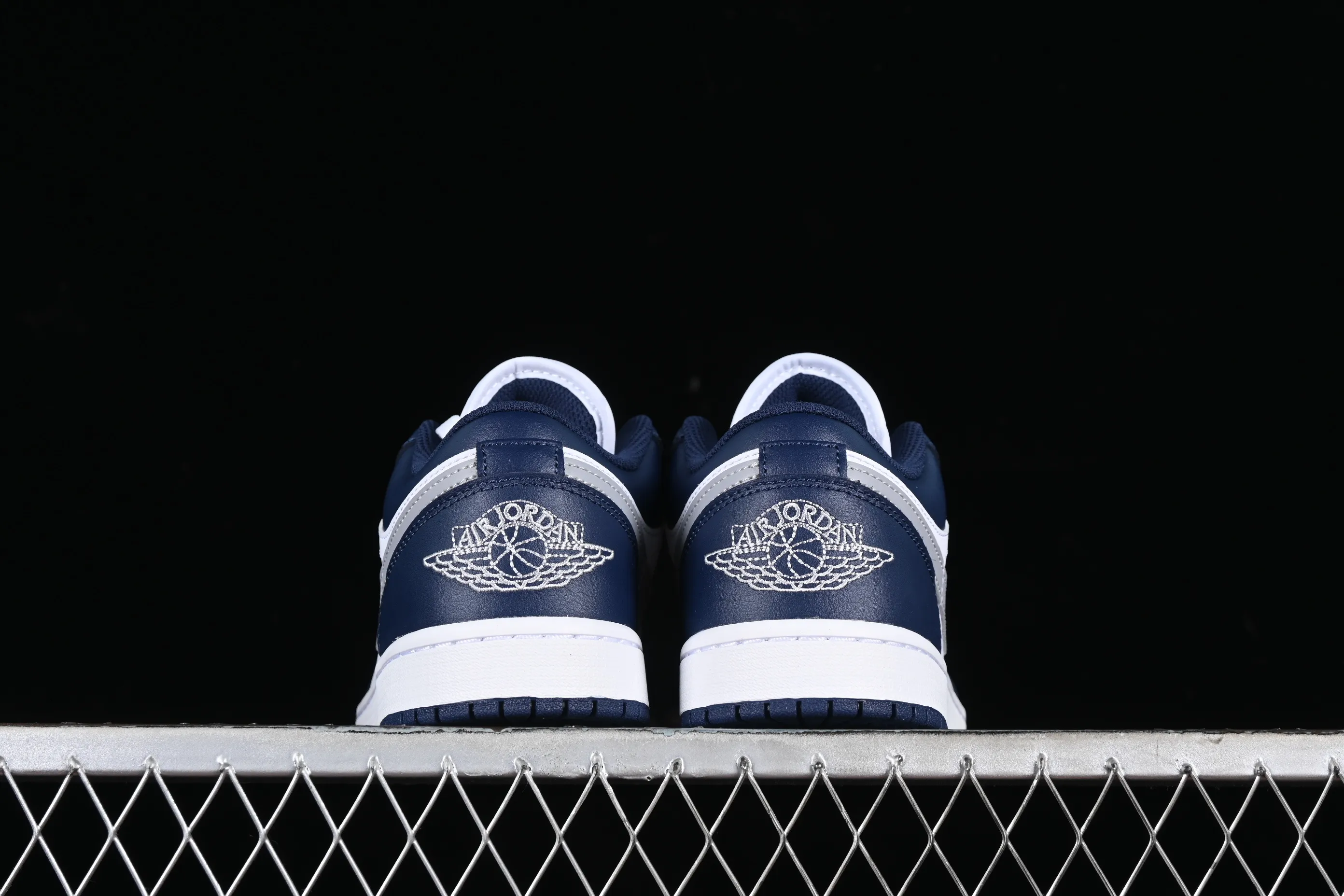 All categories Air Jordan Jordan series basketball shoes Air Jordan 1 Low G version pure original Air Jordan 1 Low AJ1 Joe 1 white blue gray low-top cultural basketball shoes 553558-141